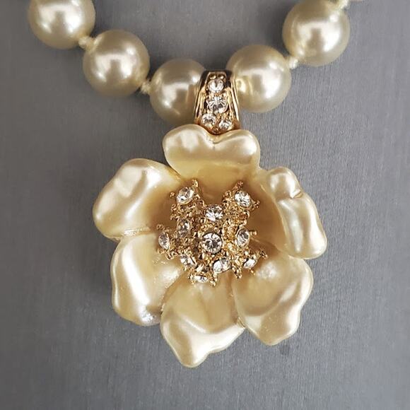 Nolan Miller Glamour Collection Simulated Pearl Necklace and Flower Enhancer NIB - Picture 8 of 8